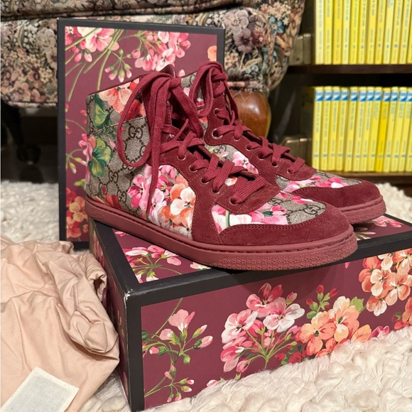 Gucci GG Supreme Blooms Logo High Top Sneakers Burgundy Suede Trim Dry Rose 40.5